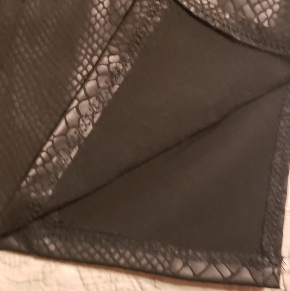 Snake skin high waisted skirt - Picture 3 of 4